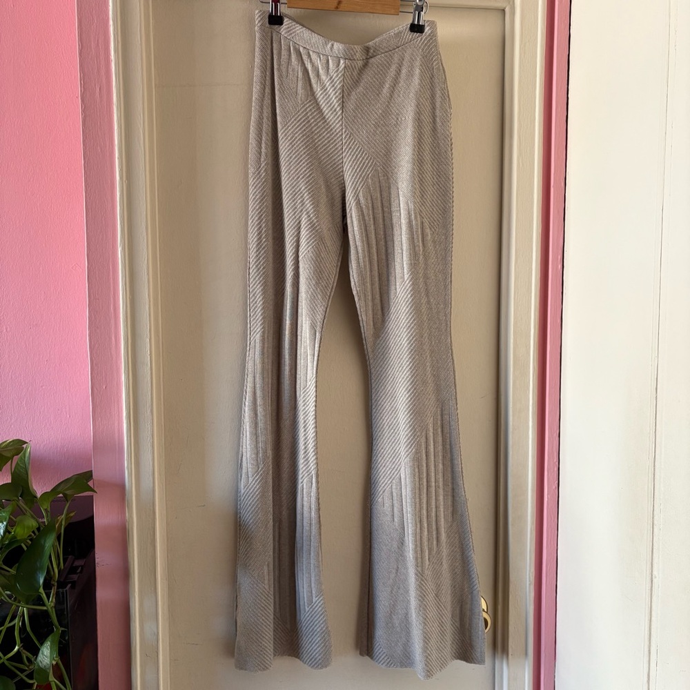 Zara Light Grey Geometric Ribbed Knit Flare Leggings